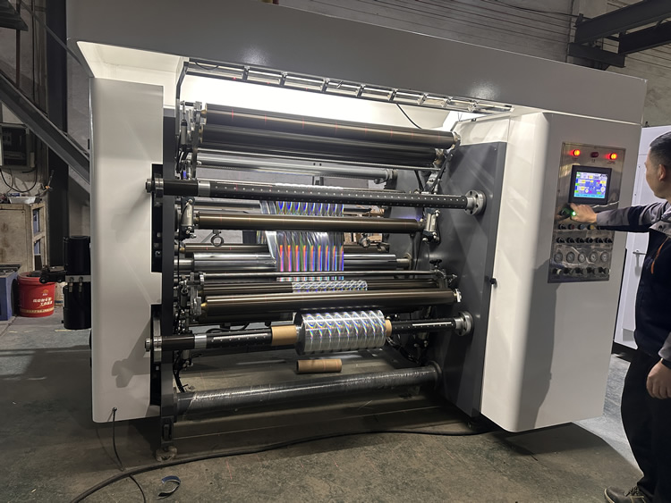 JD-DFQ1300N 型電腦控制分切機 JD-DFQ1300N 型電腦控制分切機