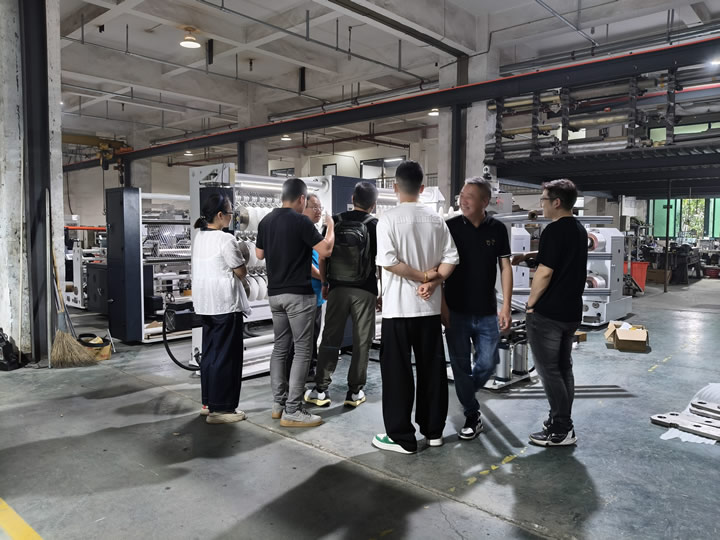 印泥客戶來廠看拉線設(shè)備 印泥客戶來廠看拉線設(shè)備